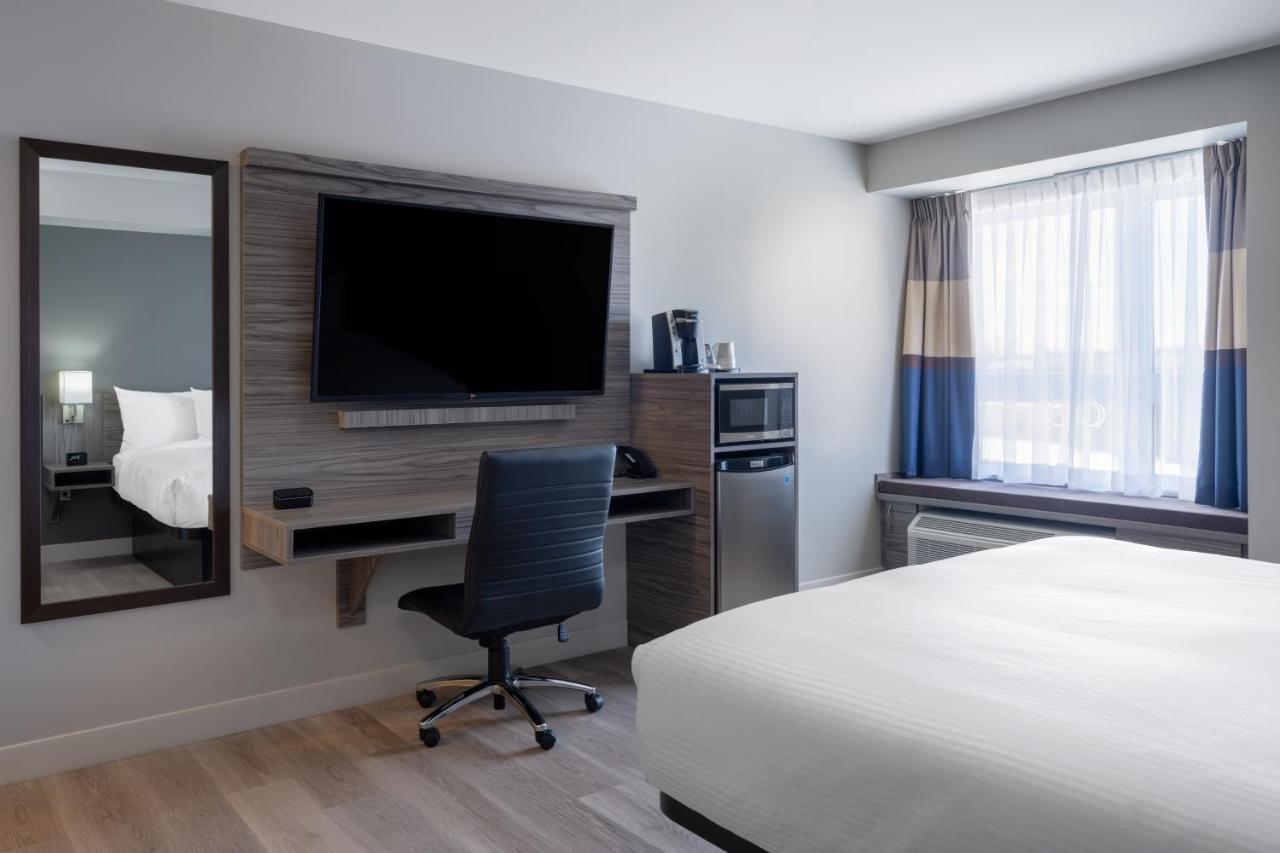 Microtel Inn & Suites By Wyndham Kanata Ottawa West Exteriör bild