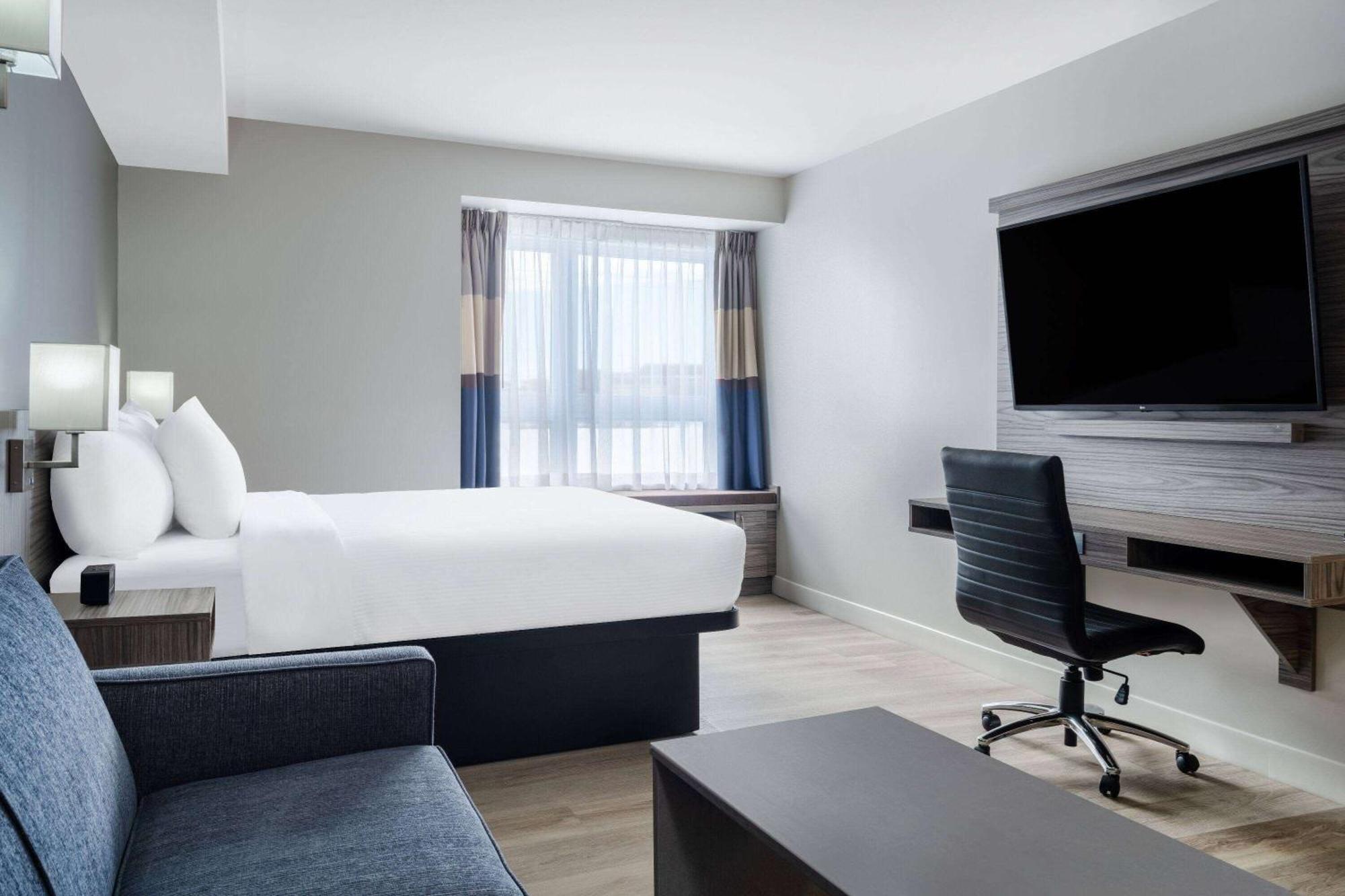 Microtel Inn & Suites By Wyndham Kanata Ottawa West Exteriör bild