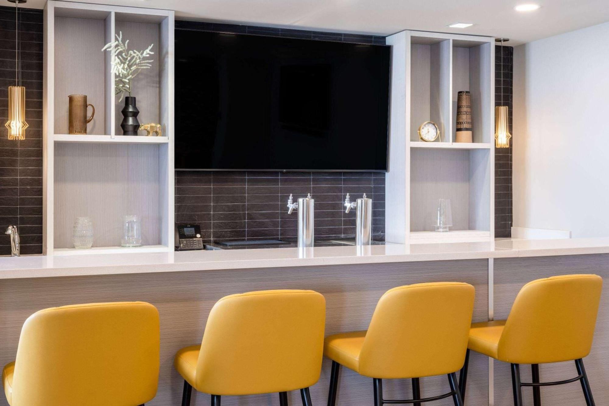 Microtel Inn & Suites By Wyndham Kanata Ottawa West Exteriör bild