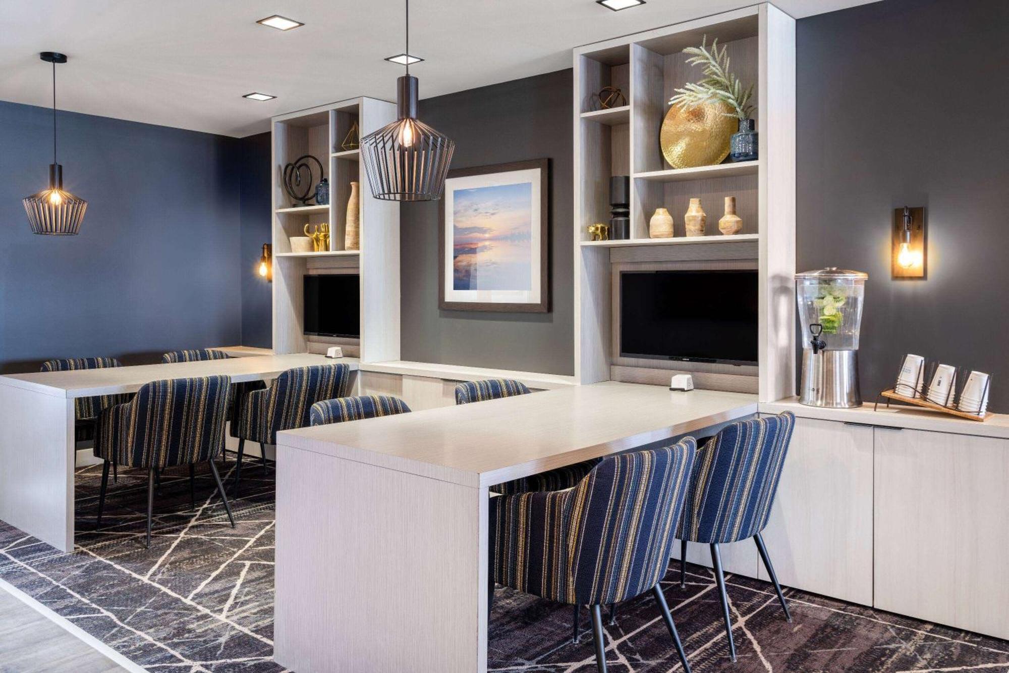 Microtel Inn & Suites By Wyndham Kanata Ottawa West Exteriör bild