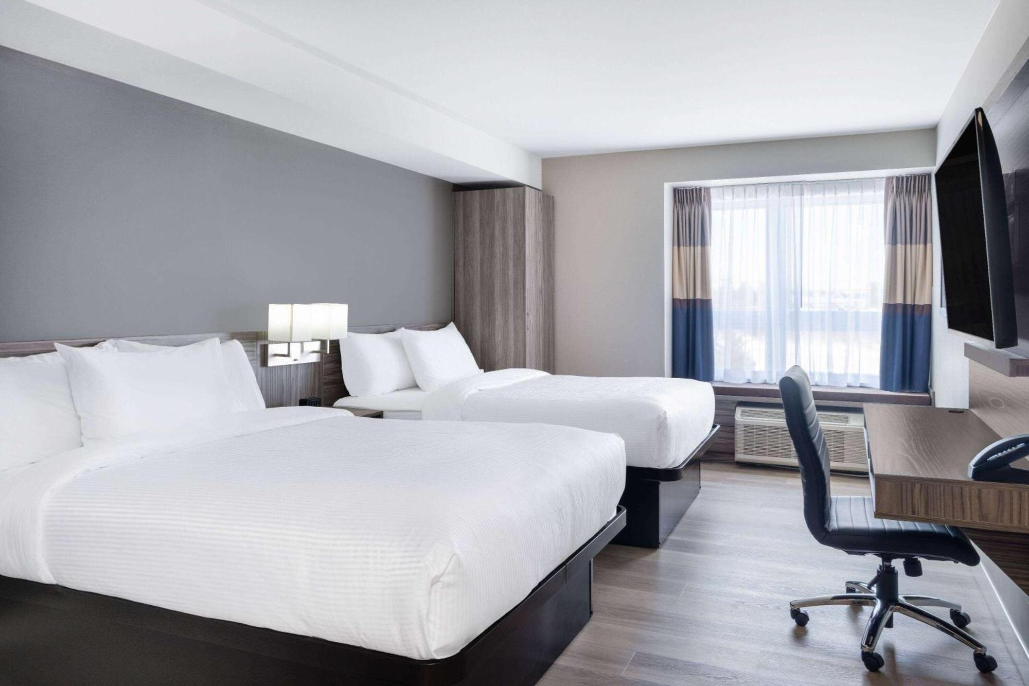 Microtel Inn & Suites By Wyndham Kanata Ottawa West Exteriör bild
