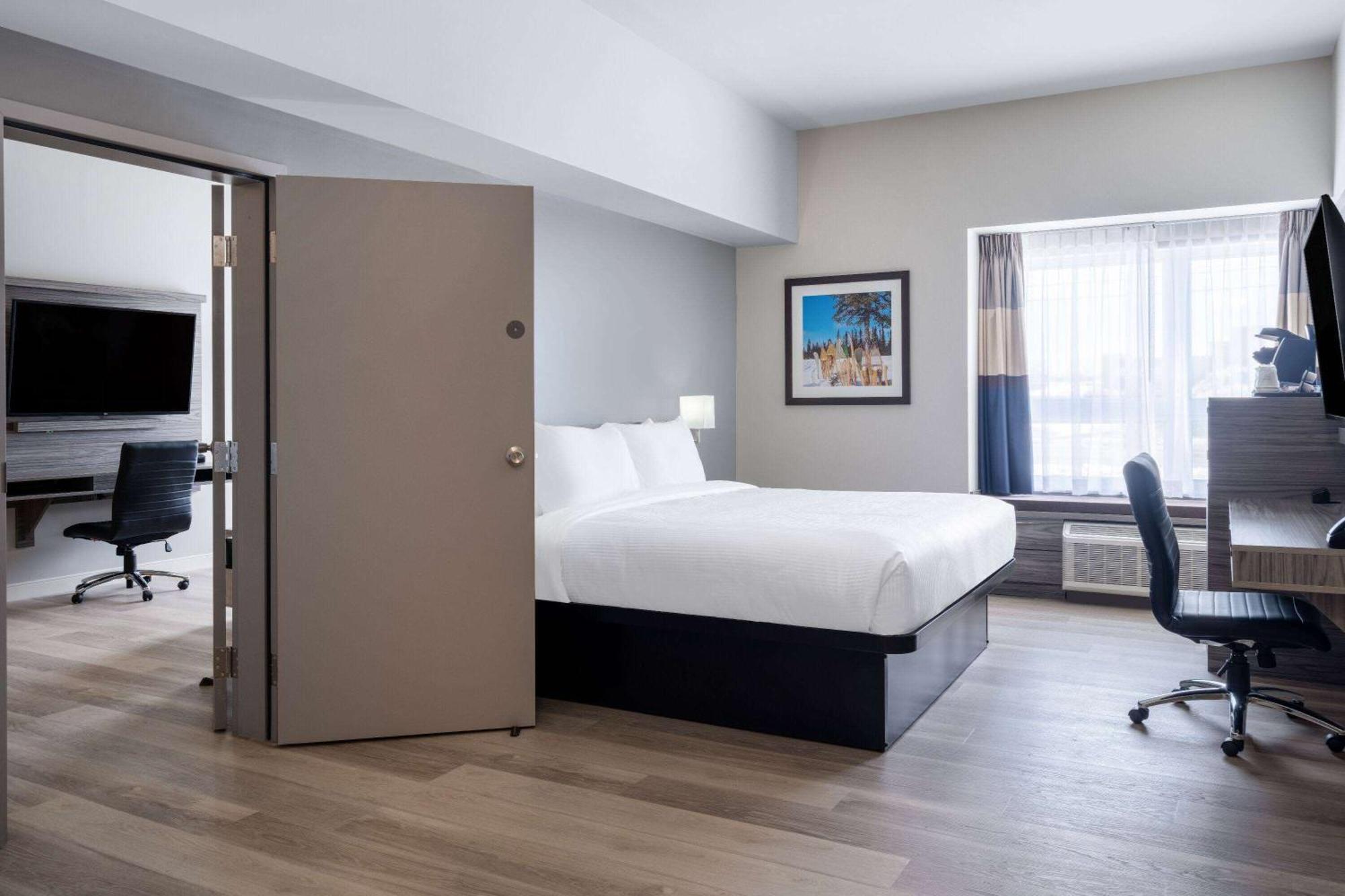 Microtel Inn & Suites By Wyndham Kanata Ottawa West Exteriör bild