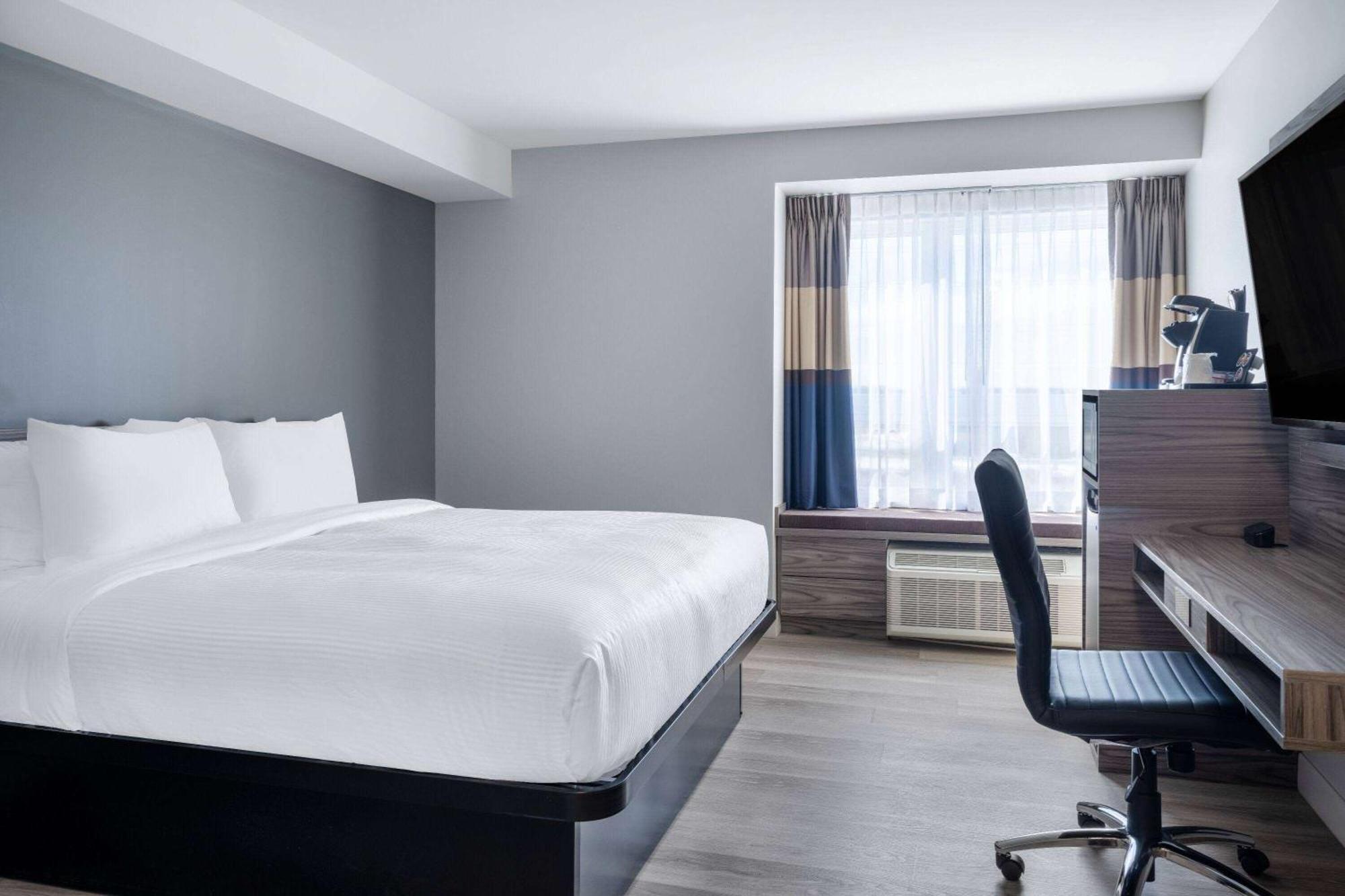 Microtel Inn & Suites By Wyndham Kanata Ottawa West Exteriör bild