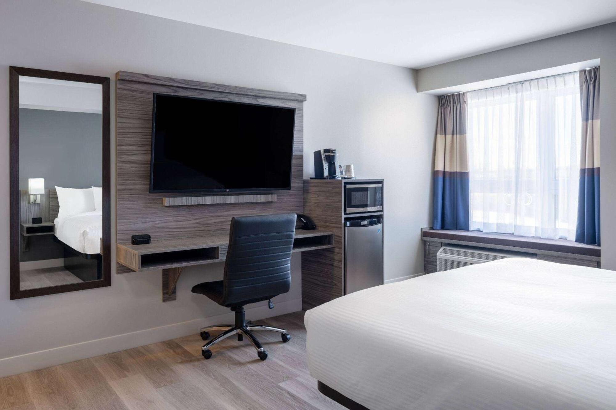 Microtel Inn & Suites By Wyndham Kanata Ottawa West Exteriör bild